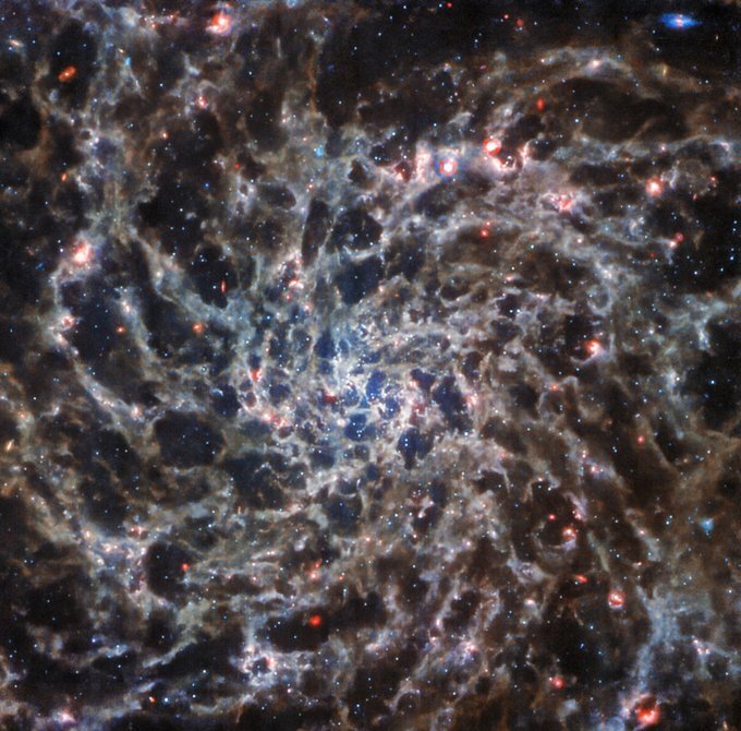 تازه‌ترین تصویر تلسکوپ فضایی جیمز منتشر شد | کهکشانی زیبا در فاصله ۲۹ میلیون سال نوری از زمین