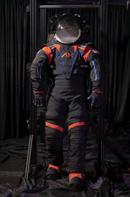 رونمایی از لباس فضانوردان در ماموریت سفر به ماه "آرتمیس"