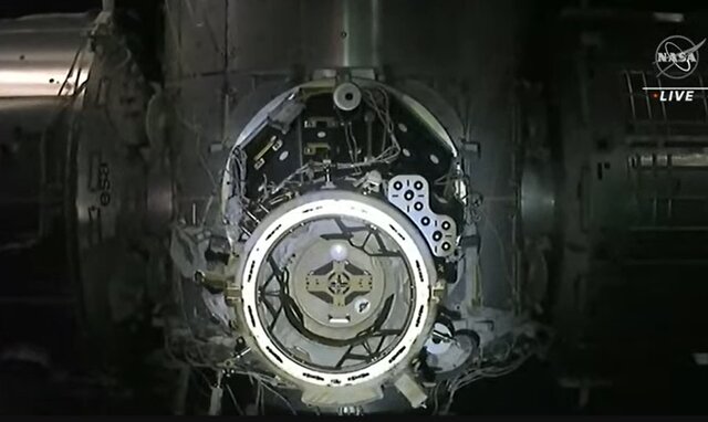فضانوردان ماموریت «کرو-۷» به مقصد رسیدند